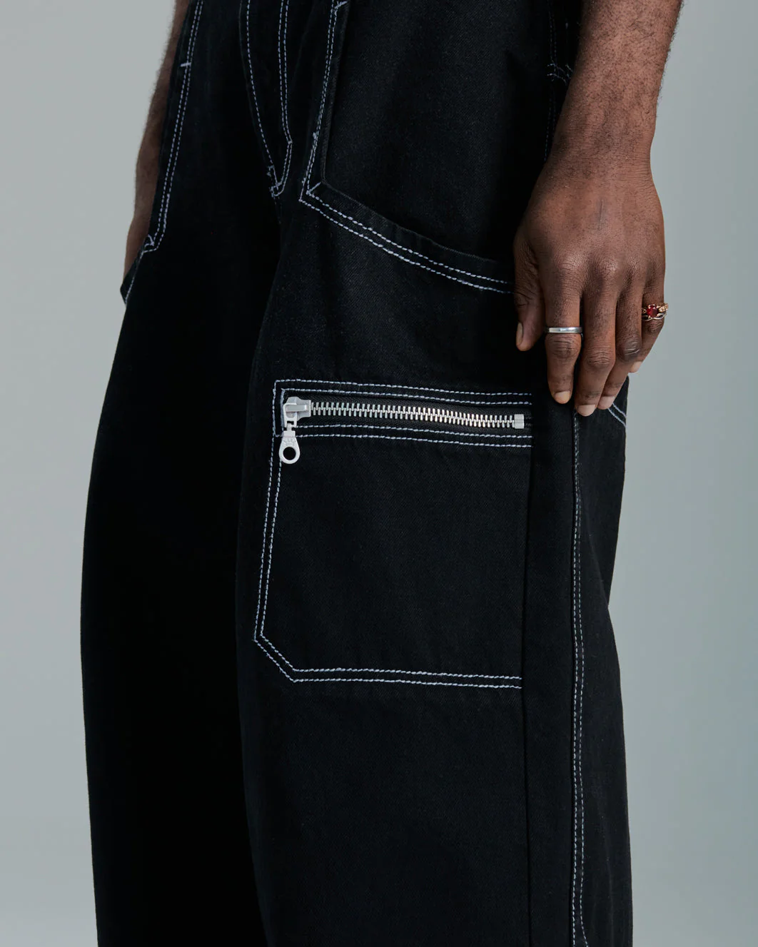 Silverback. 32". Jet Black. - Image 9